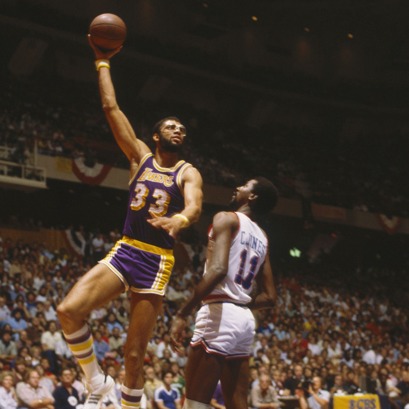 This era of Lakers was known for dynamic fast passes, showmanship, and controversy? Ex. Magic, Kareem