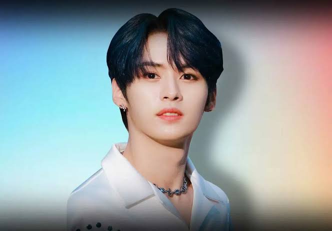 How well do you know Lee Know?